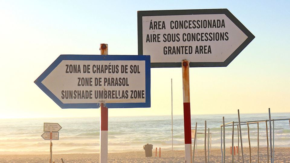 Guarda-sol na praia: muitos portugueses não sabem as regras das zonas concessionadas