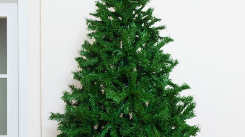 A nova tendência de Natal que está a dividir opiniões: árvores (quase) sem enfeites A nova tendência de Natal que está a dividir opiniões: árvores (quase) sem enfeites