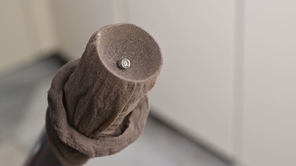 Aspiraste algo importante? Este truque com uma meia pode salvar-te