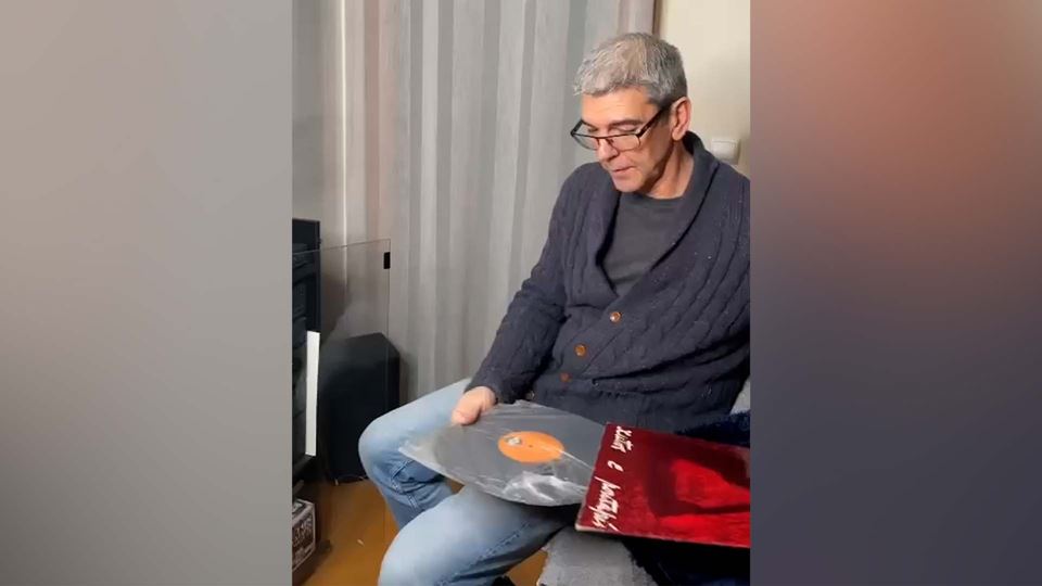 Tirar o vinil da capa, era esse o barulho!!!!