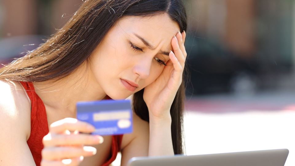Neuer Betrug verwendet eine gefälschte „Bankkarte" und einen QR-Code, um Geld und Daten zu stehlen. GNR warnt