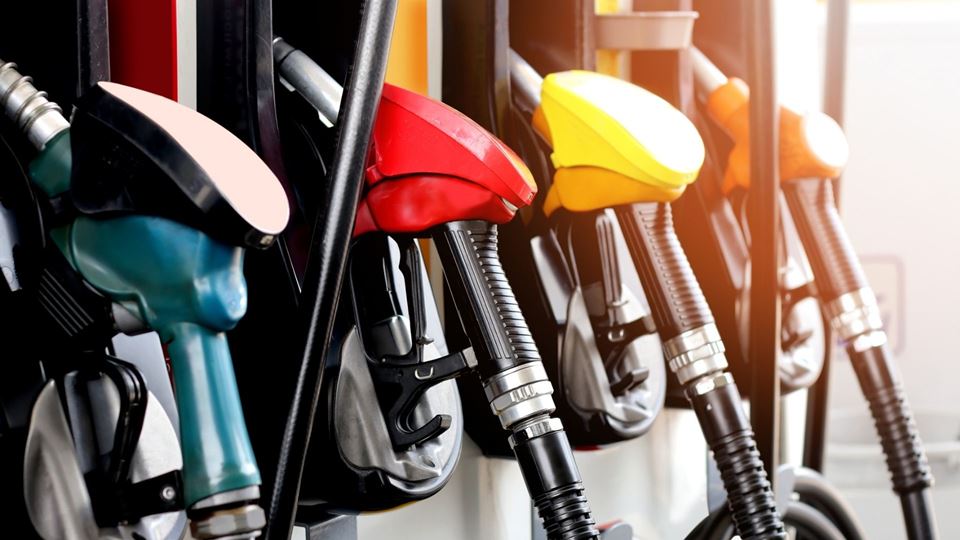 I prezzi dei carburanti salgono questa settimana: guarda quanto pagherai e dove potrai fare rifornimento più economico