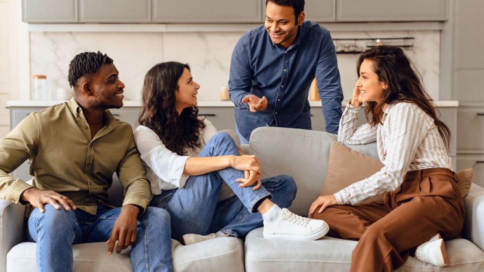 Costumas ficar em silêncio nos grupos? Descobre o que isso pode revelar sobre ti