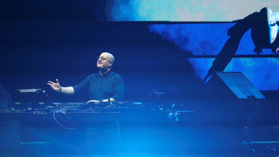 Quem é o DJ Padre Guilherme? A história do padre português que levou a música eletrónica aos maiores palcos do mundo