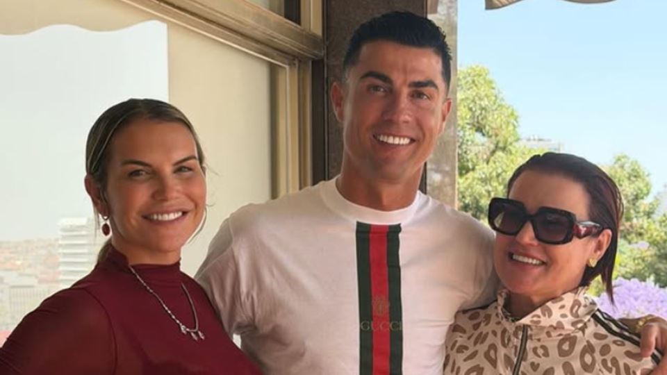 "Ser roubados desta forma não é fácil": Elma e Kátia Aveiro reagem ao empate de Portugal e Cristiano Ronaldo também deixa mensagem "Ser roubados desta forma não é fácil": Elma e Kátia Aveiro reagem ao empate de Portugal e Cristiano Ronaldo também deixa mensagem