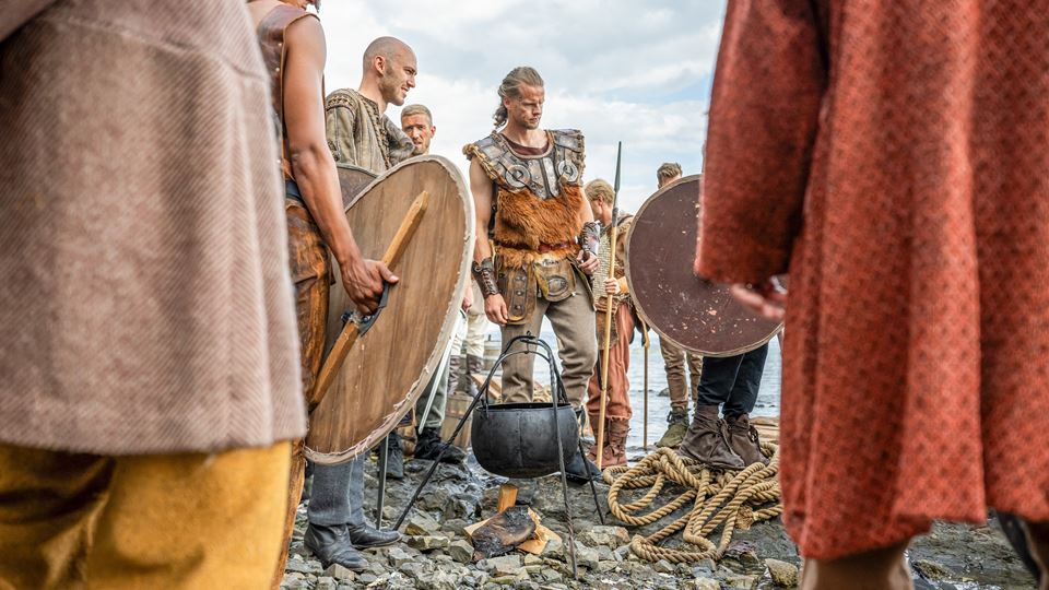 Milhares de adeptos noruegueses fizeram uma celebração viking e as imagens estão a correr o mundo Milhares de adeptos noruegueses fizeram uma celebração viking e as imagens estão a correr o mundo