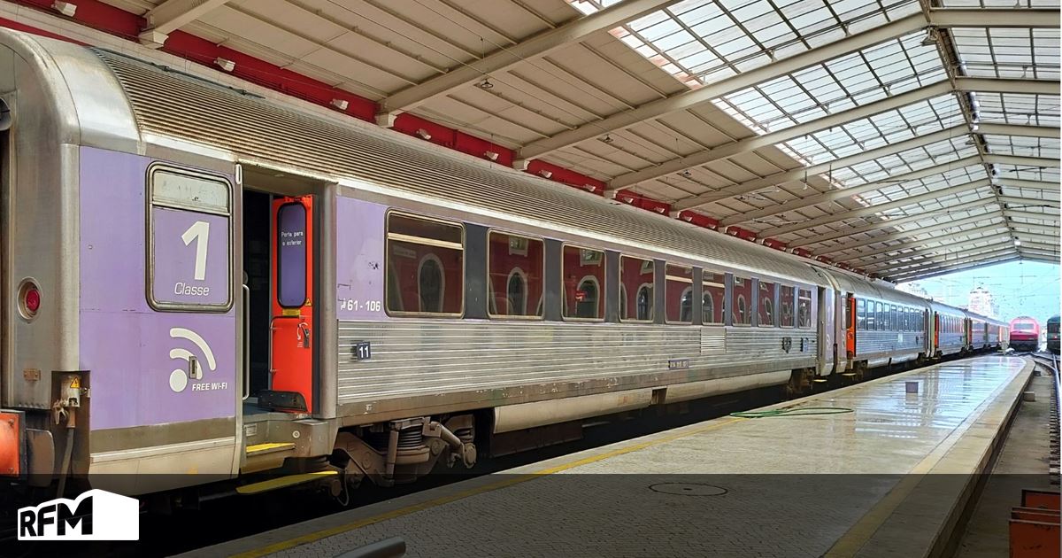 Comboio Portugu s Apanha Boleia Num Grande An ncio RFM Comboio Portugu s Apanha Boleia Num Grande An ncio RFM