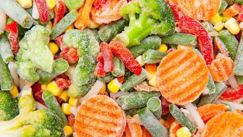 Fruta e legumes congelados ou enlatados: afinal, são tão saudáveis como os frescos? A ciência responde Fruta e legumes congelados ou enlatados: afinal, são tão saudáveis como os frescos? A ciência responde
