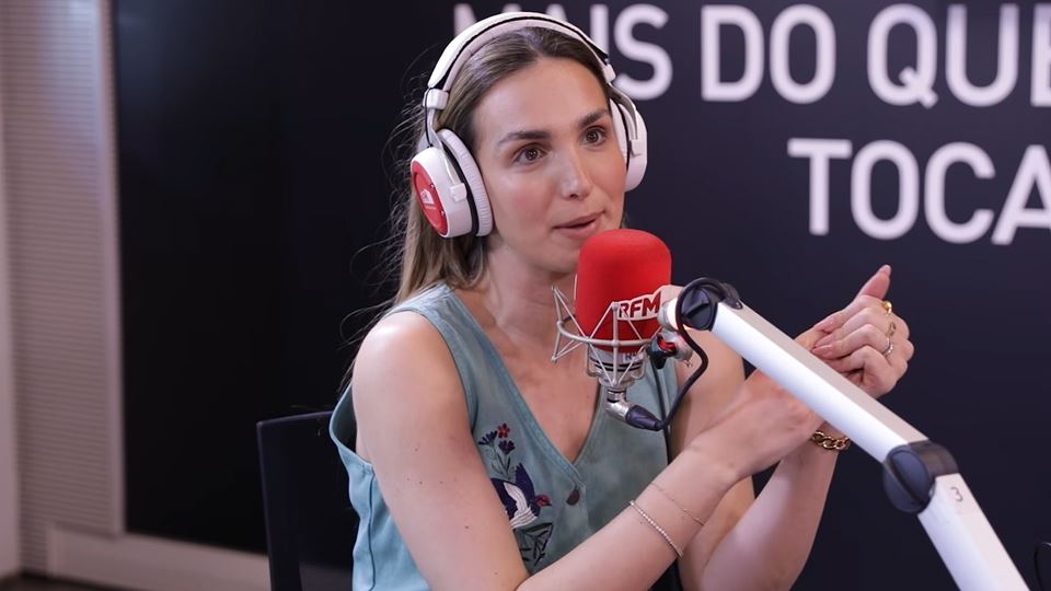 Rebeca Caldeira: "Tirar comida dos dentes"