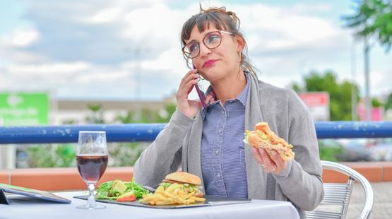 Comer menos alimentos ultraprocessados pode ajudar a envelhecer melhor? Eis o que dizem os estudos