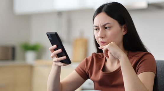 Como é que o teu telemóvel sabe tanto sobre ti (e como podes evitar isso)?