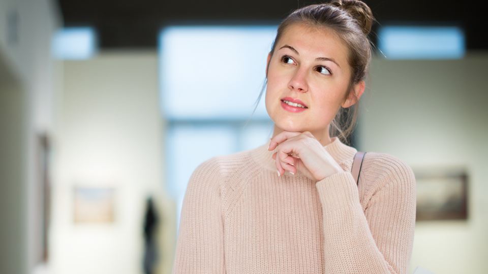 Artista apresenta molduras vazias e agora museu quer o dinheiro de volta Artista apresenta molduras vazias e agora museu quer o dinheiro de volta