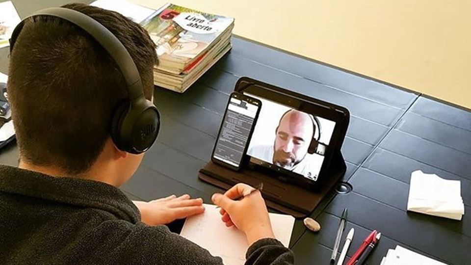 Nova escola As aulas são agora por videochamada Nova escola As aulas são agora por videochamada