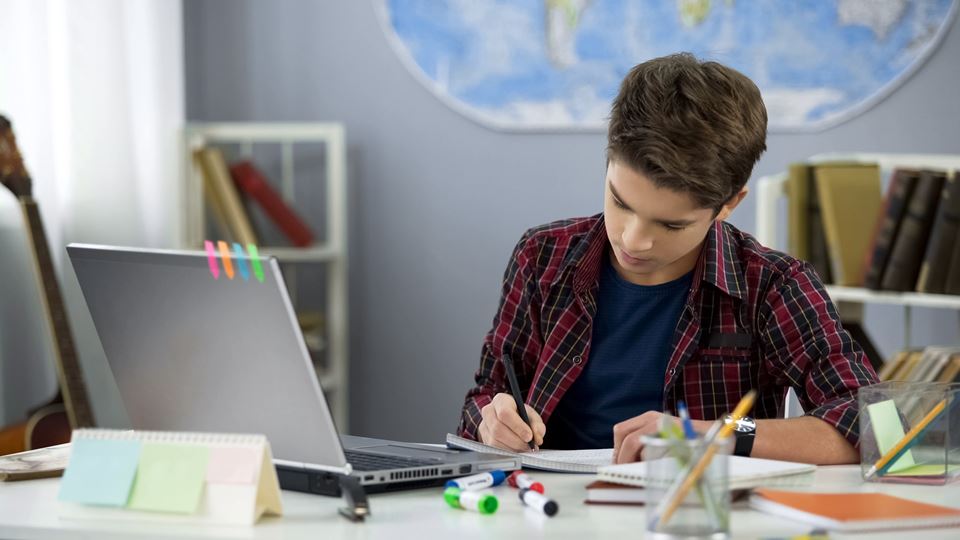 Nova escola Começou o terceiro período mais inusitado de sempre (destaque) Nova escola Começou o terceiro período mais inusitado de sempre (destaque)