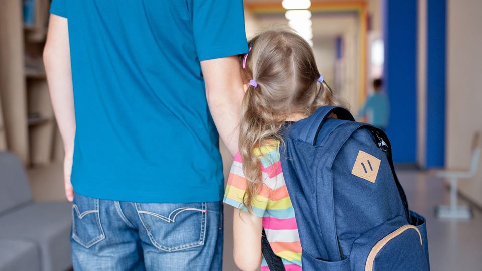 Premier jour d'école : comment préparer votre enfant et rendre l'adieu plus facile