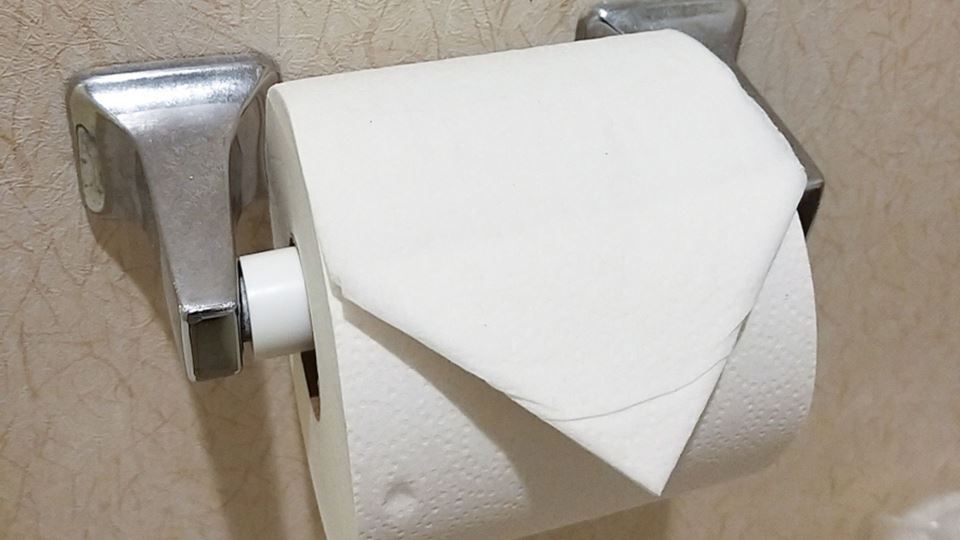 Hotéis usam este detalhe no papel higiénico para transmitir confiança aos hóspedes