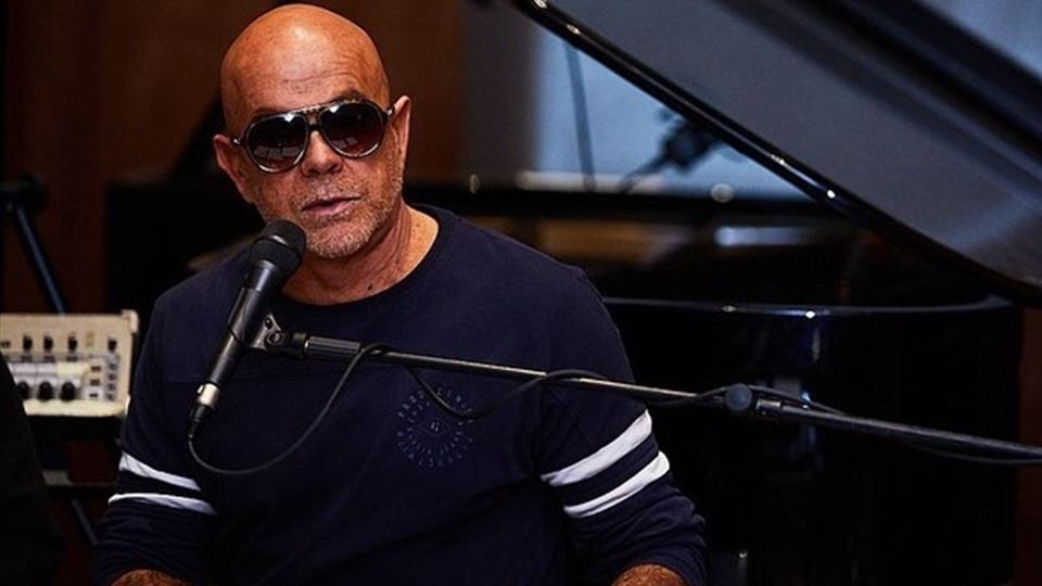 Já ouviste a música que Pedro Abrunhosa escreveu para os pais? Já ouviste a música que Pedro Abrunhosa escreveu para os pais?