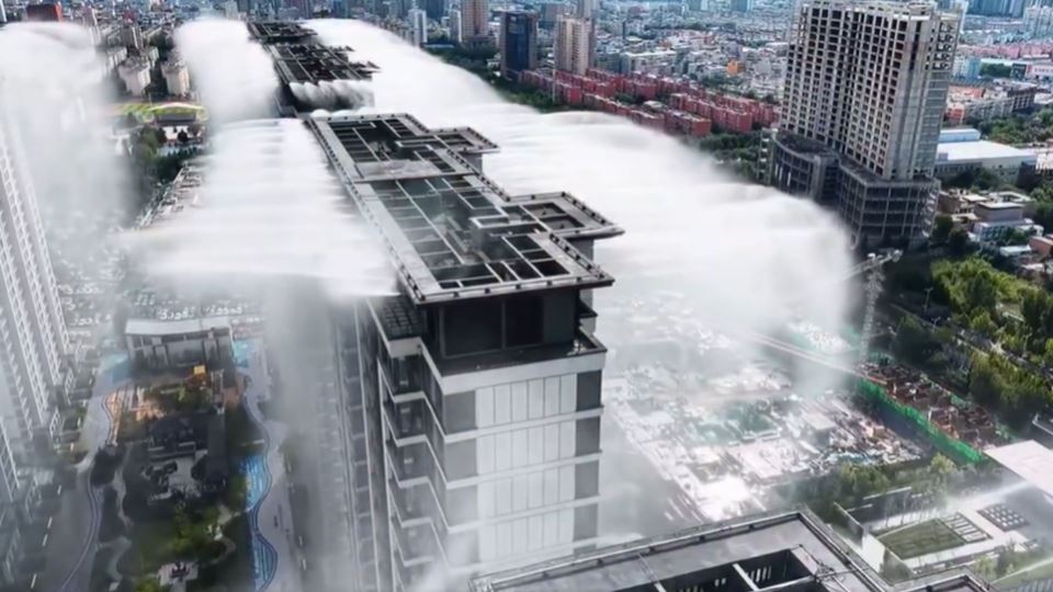 Prédios criam chuva artificial para reduzir o calor extremo: conhece o sistema que está a surpreender