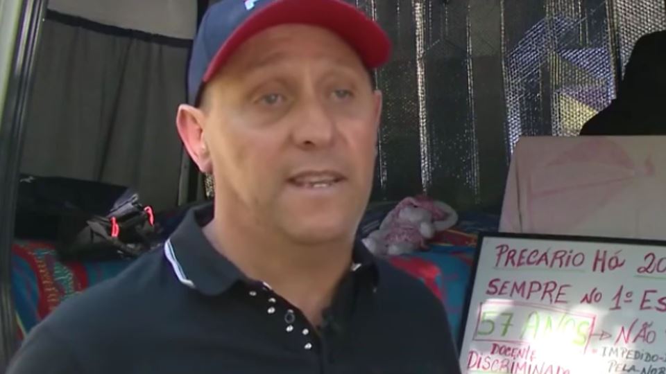 É nesta carrinha que vive o professor de Ponte de Lima colocado no Alentejo