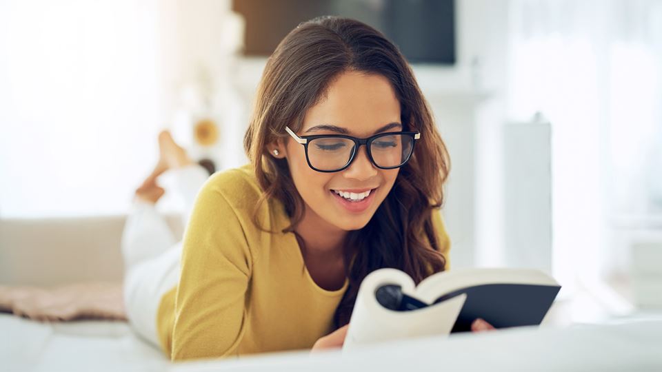 E se ti svegliassi nel 1855? "Yesteryear" porta un'influencer verso una vita senza Instagram
