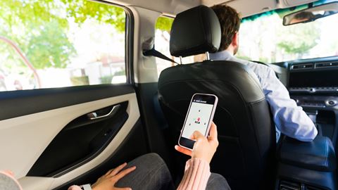TVDE vão mudar: motoristas obrigados a falar português, gravação das viagens e táxis nas apps