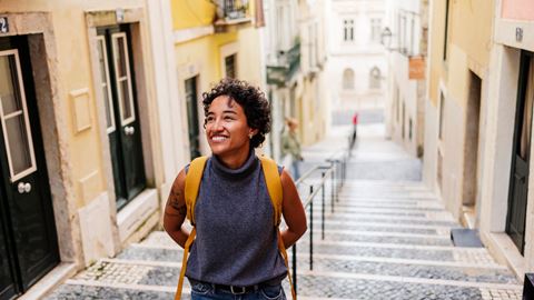 Pensas fazer uma viagem a solo? Esta cidade portuguesa é um dos melhores destinos